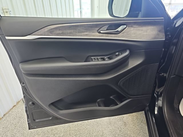 New 2026 Jeep Grand Cherokee Altitude AWD/4WD image 10