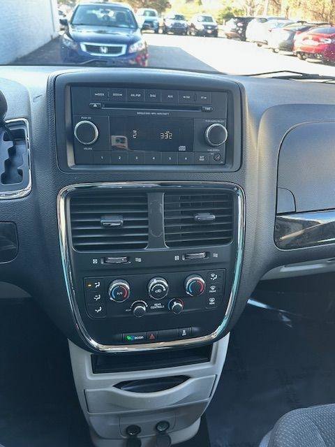 Used 2016 Dodge Grand Caravan SE w/ Quick Order Package 29E SE FWD image 18