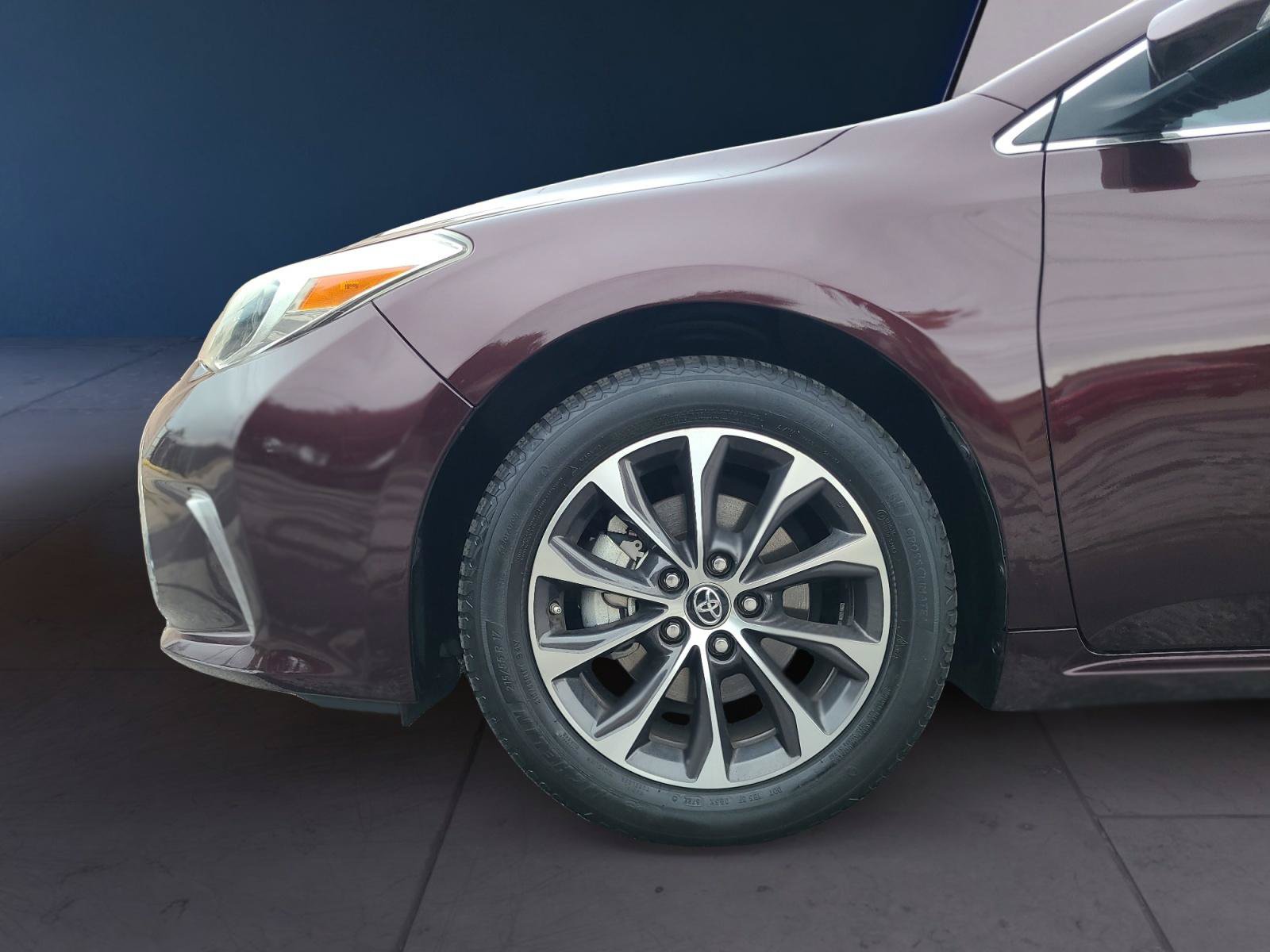 Used 2018 Toyota Avalon XLE Premium FWD image 9