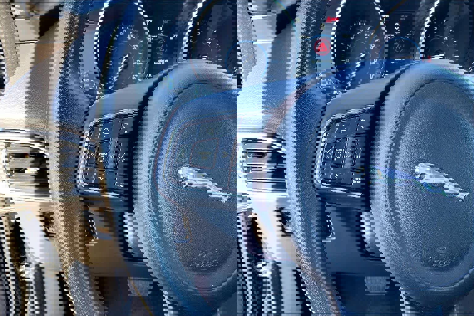 Used 2018 Jaguar F-PACE Premium image 24