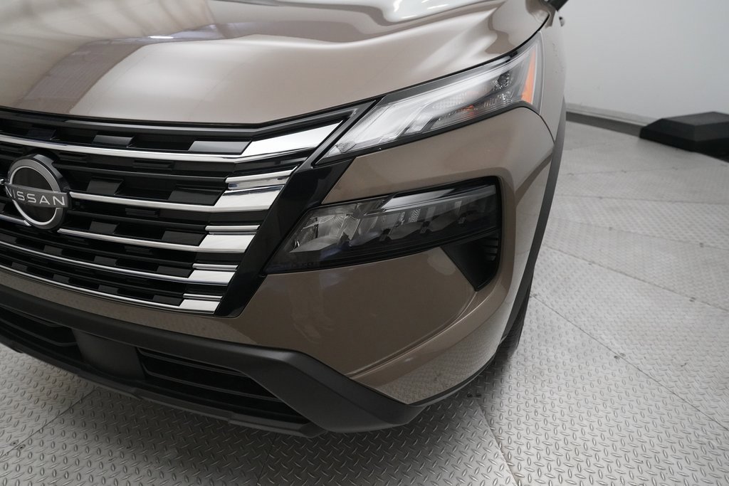 Certified 2025 Nissan Rogue SV image 23