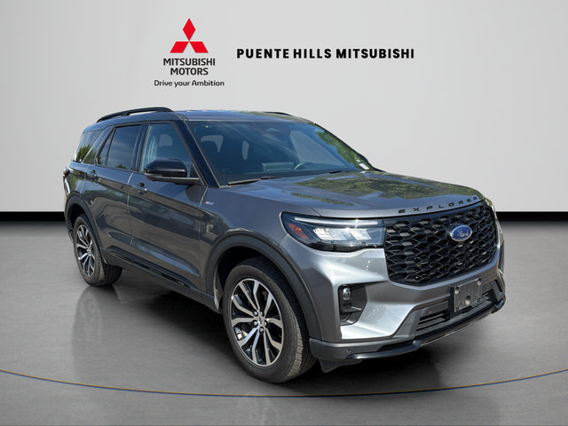 Used 2025 Ford Explorer ST-Line AWD/4WD image 3