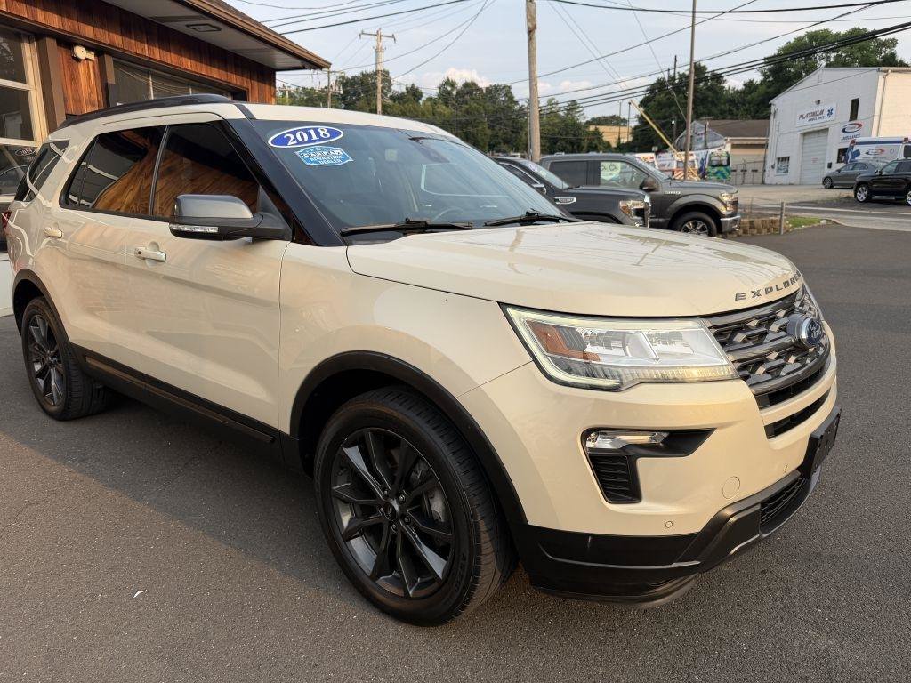 Used 2018 Ford Explorer XLT w/ Equipment Group 202A AWD/4WD image 7