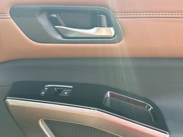 Used 2025 Nissan Pathfinder Platinum w/ Cargo Package image 20