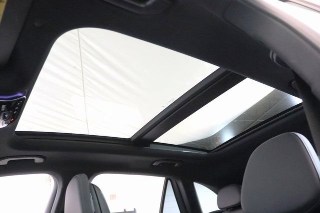 Used 2025 Mercedes-Benz GLC 300 4MATIC image 9