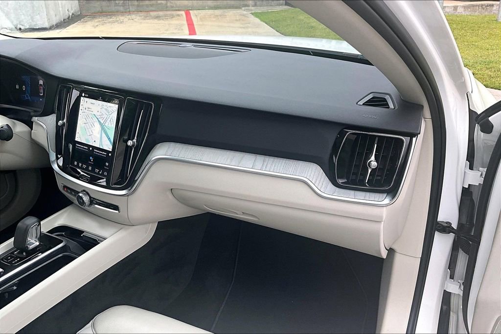 Used 2025 Volvo S60 B5 Plus AWD/4WD image 21