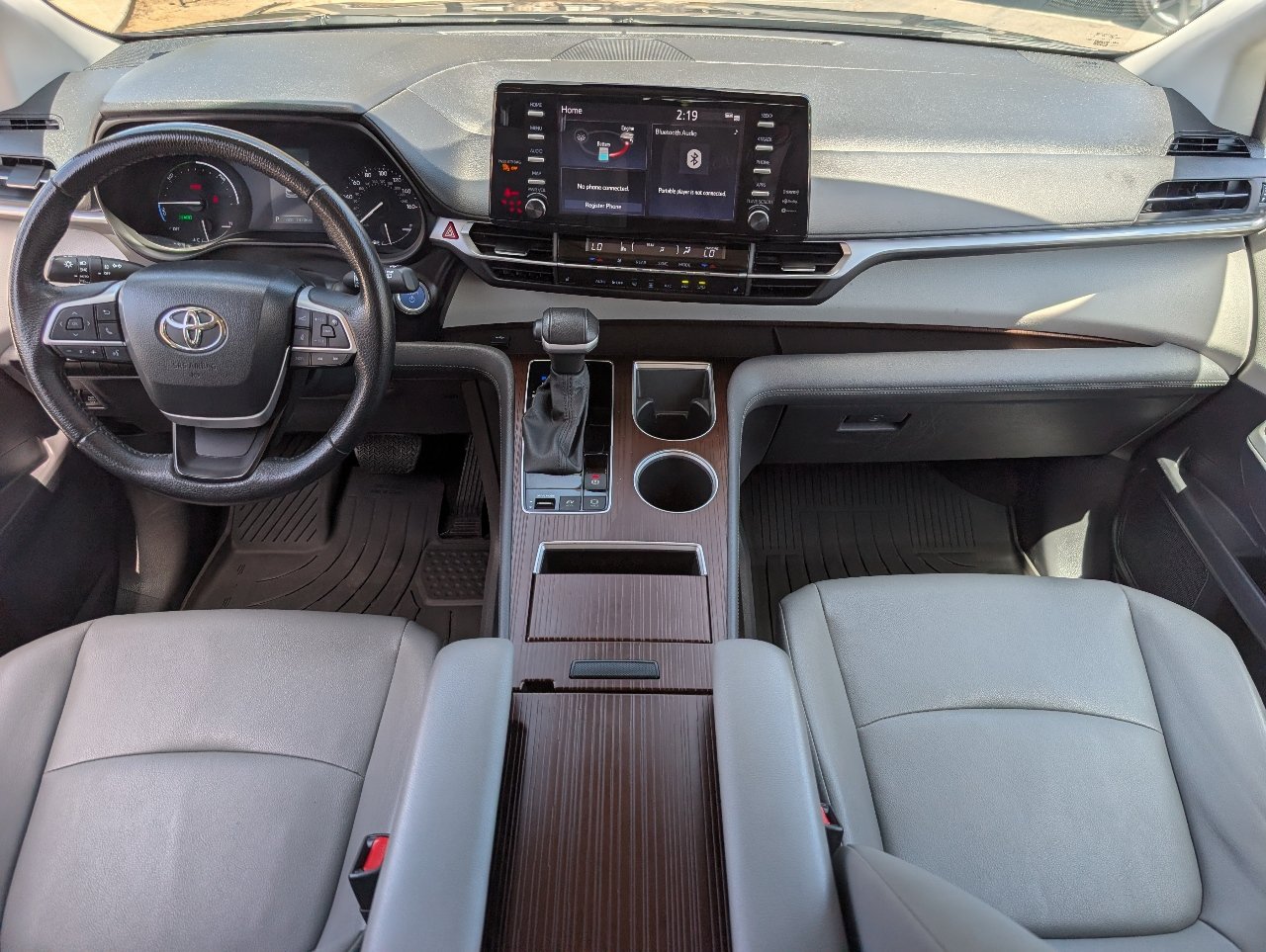 Used 2023 Toyota Sienna XLE FWD image 4