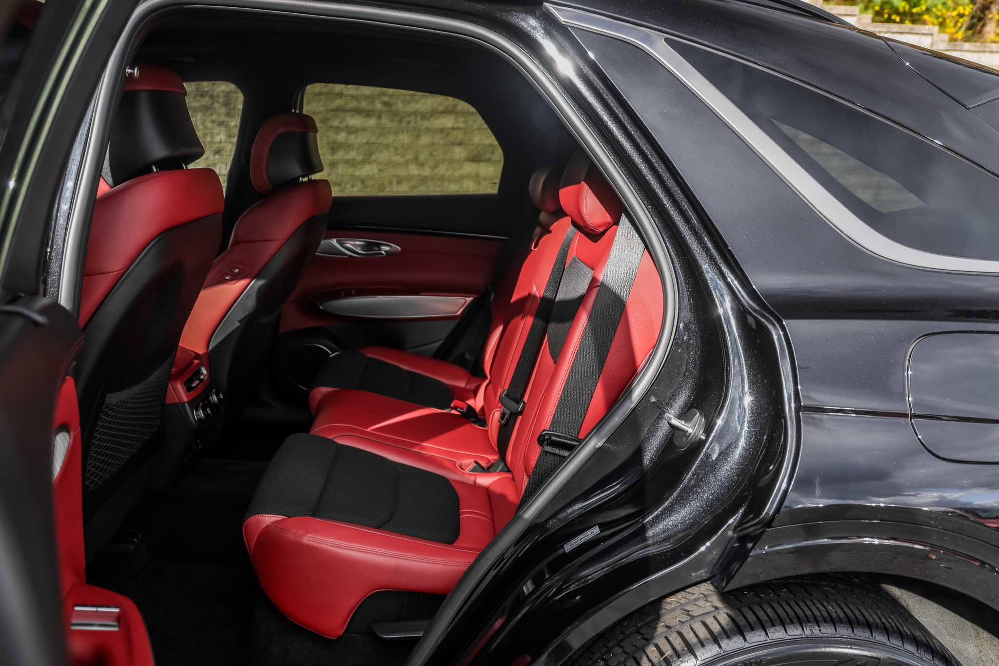 Used 2023 Genesis GV70 2.5T w/ Sport Prestige Package image 21