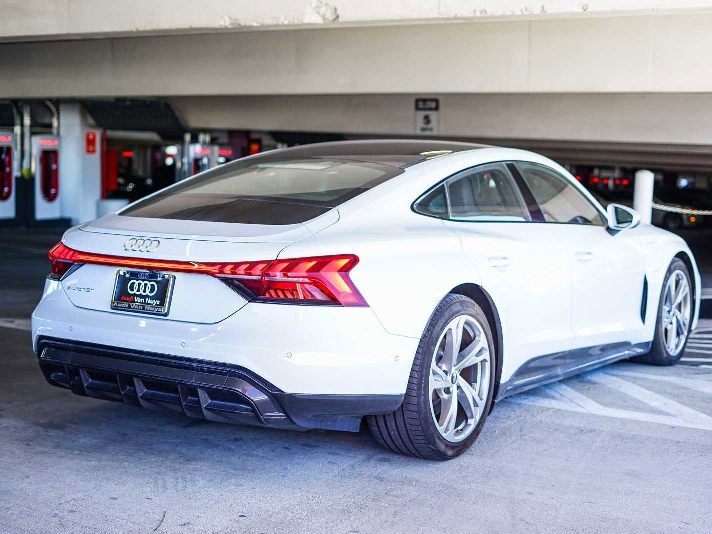 Used 2023 Audi e-tron GT Prestige w/ Prestige Package image 4