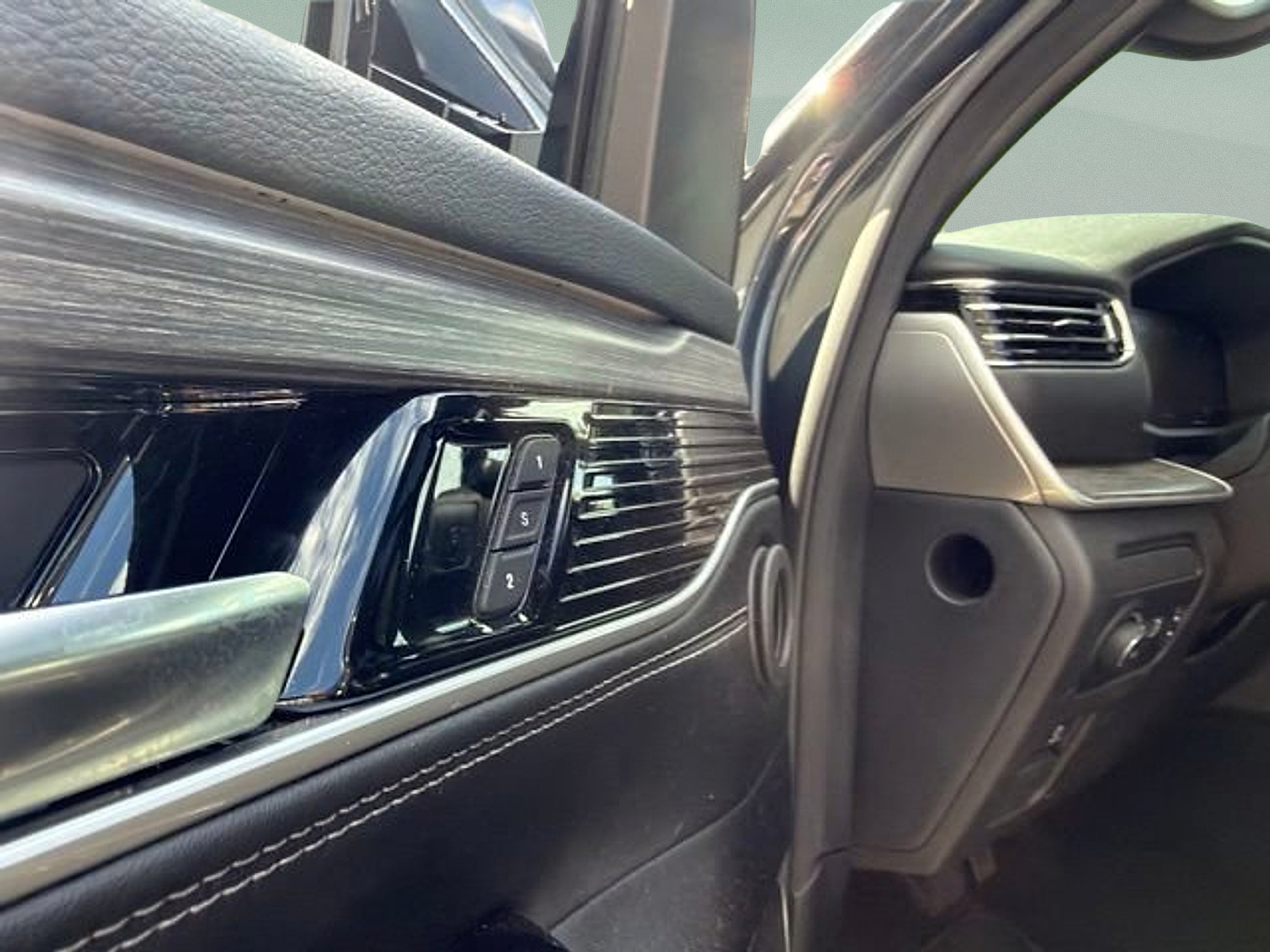 Certified 2023 Jeep Wagoneer Series II w/ Premium Group I AWD/4WD image 17