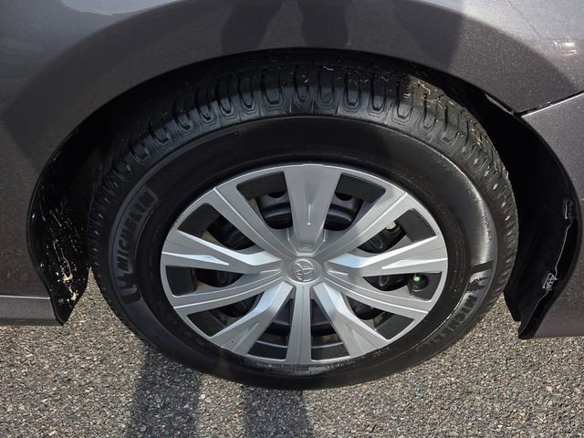 Used 2020 Toyota Camry LE w/ Sunroof Package FWD image 16