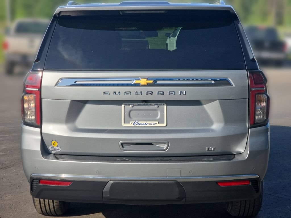 Used 2024 Chevrolet Suburban LT AWD/4WD image 6