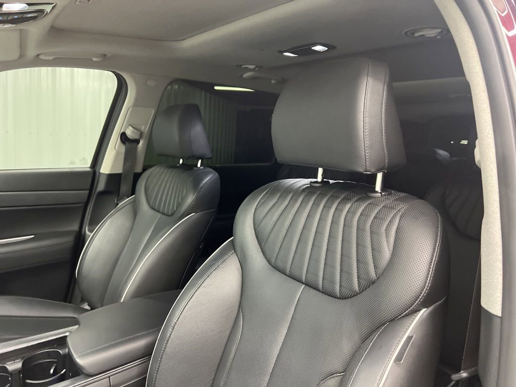 Used 2024 Hyundai Palisade Limited image 16