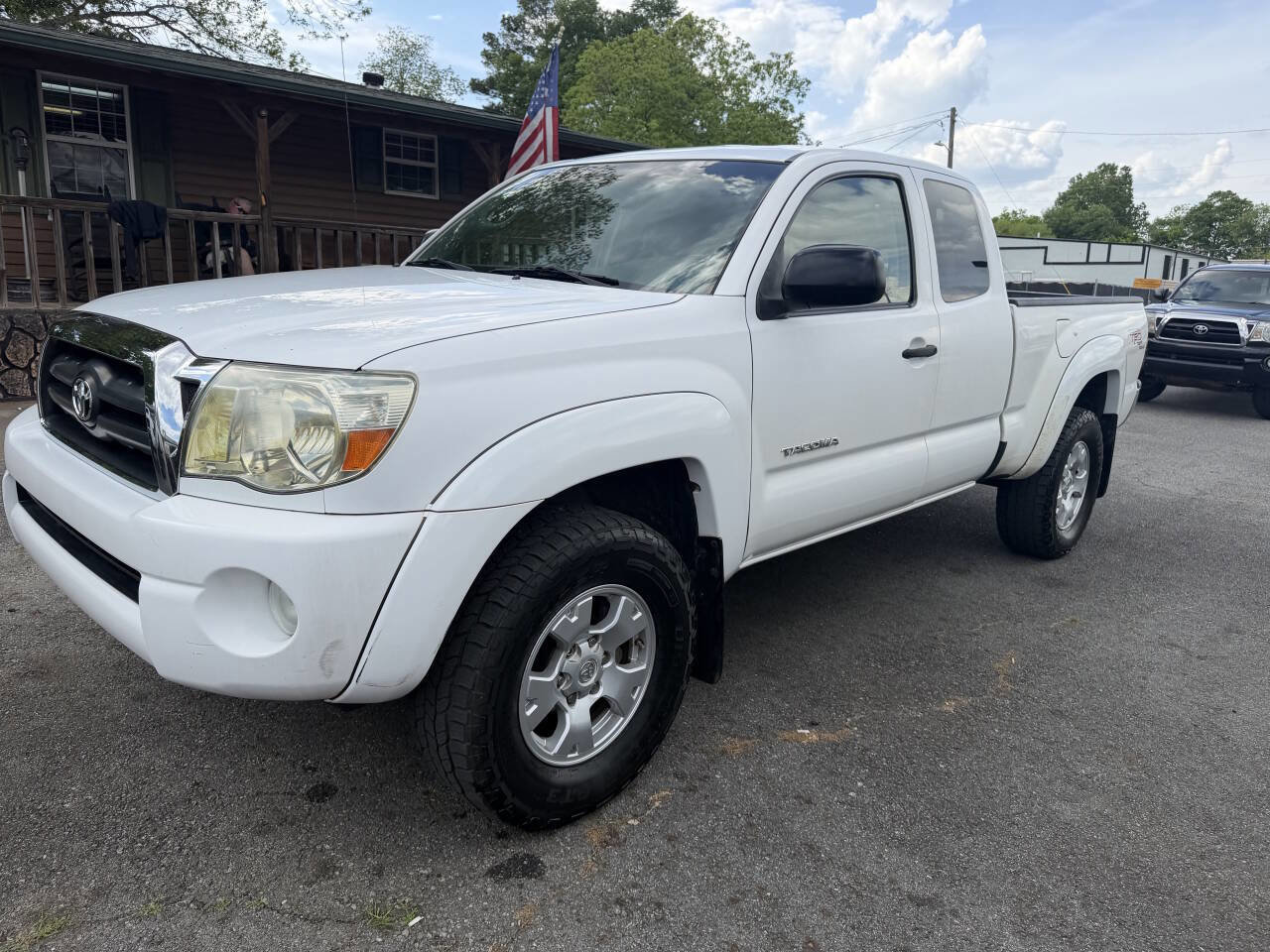 Used 2007 Toyota Tacoma PreRunner RWD image 2