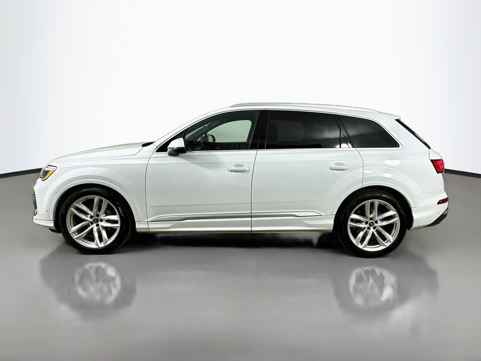 Used 2025 Audi Q7 3.0T Premium Plus w/ Premium Plus Package AWD/4WD image 8
