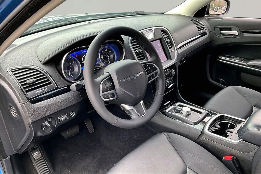 Used 2023 Chrysler 300 Touring w/ Sport Appearance Package image 12