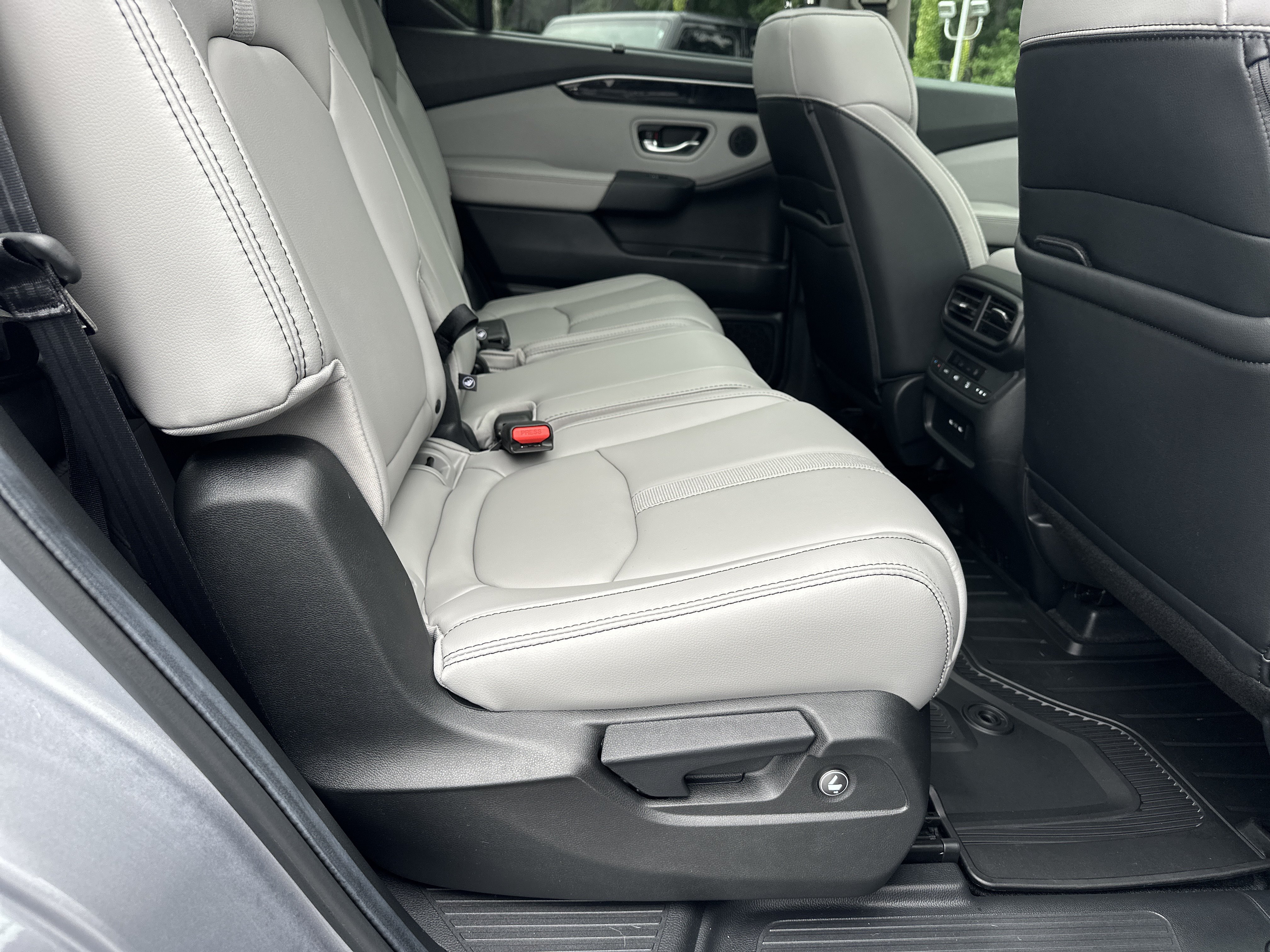 Used 2025 Honda Pilot Touring image 17