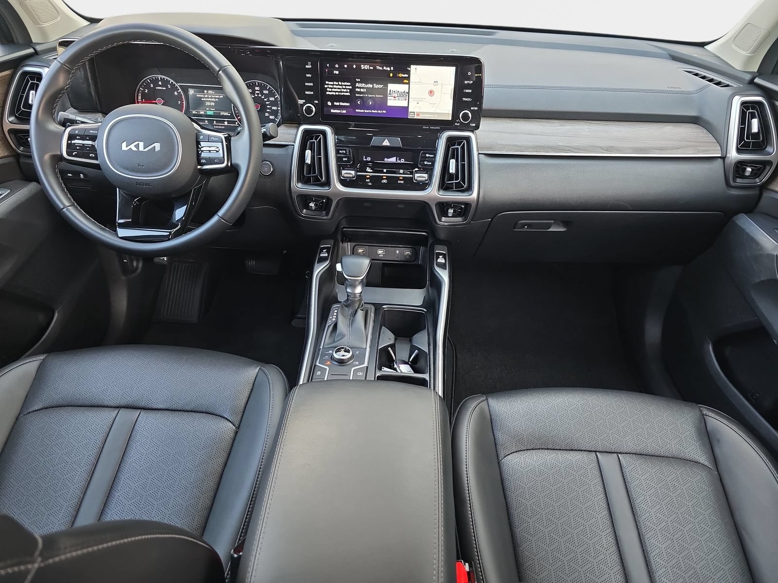 Used 2023 Kia Sorento S w/ Panoramic Sunroof Package AWD/4WD image 10