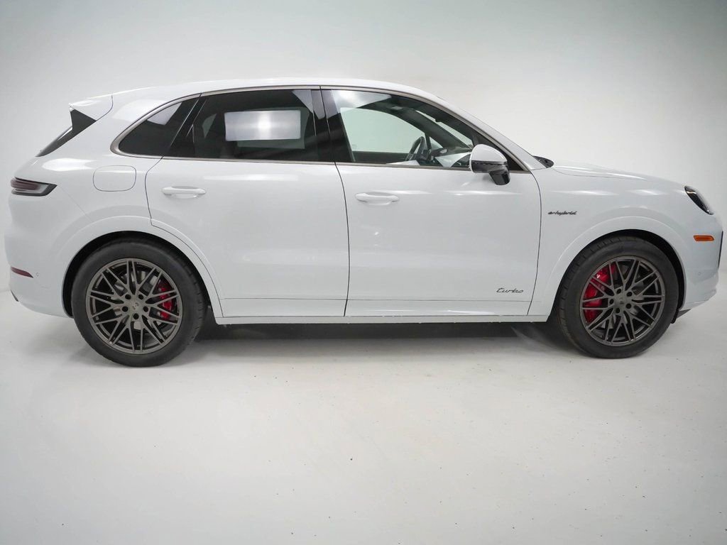 Certified 2025 Porsche Cayenne Turbo image 9