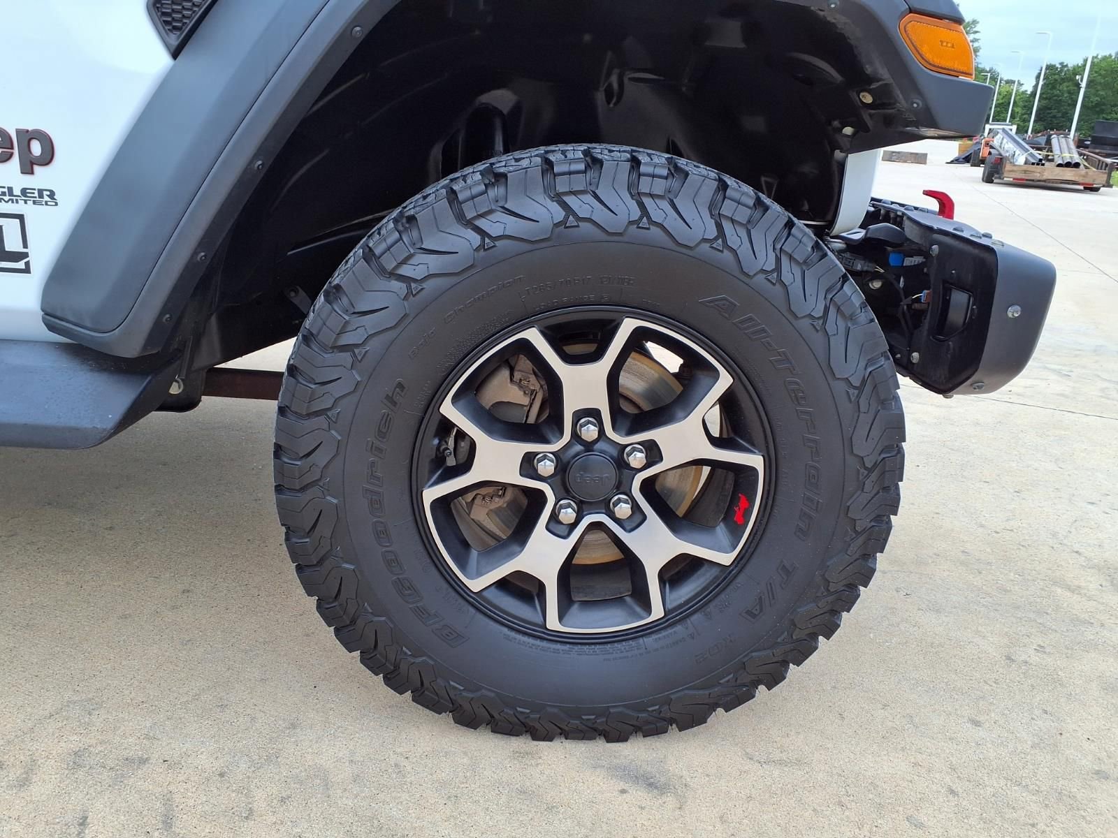 Used 2018 Jeep Wrangler Unlimited Rubicon w/ Dual Top Group AWD/4WD image 9