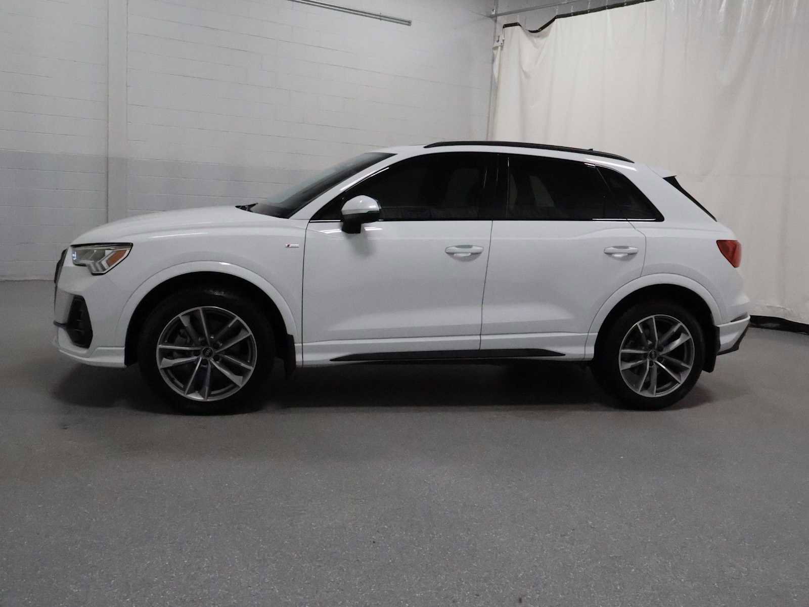 Used 2024 Audi Q3 2.0T Premium AWD/4WD image 2