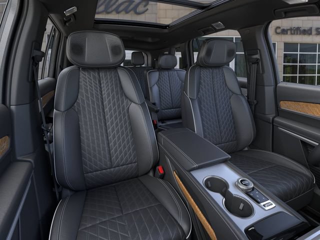 New 2027 Cadillac Vistiq Premium Luxury w/ LPO, Floor Liner Package AWD/4WD image 16