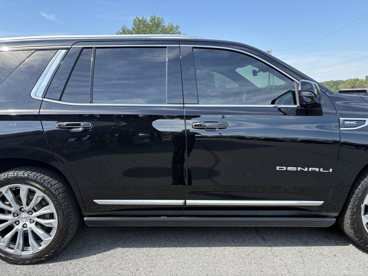 Used 2021 GMC Yukon Denali w/ Denali Ultimate Package AWD/4WD image 37