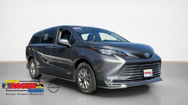 Used 2021 Toyota Sienna XLE FWD image 1