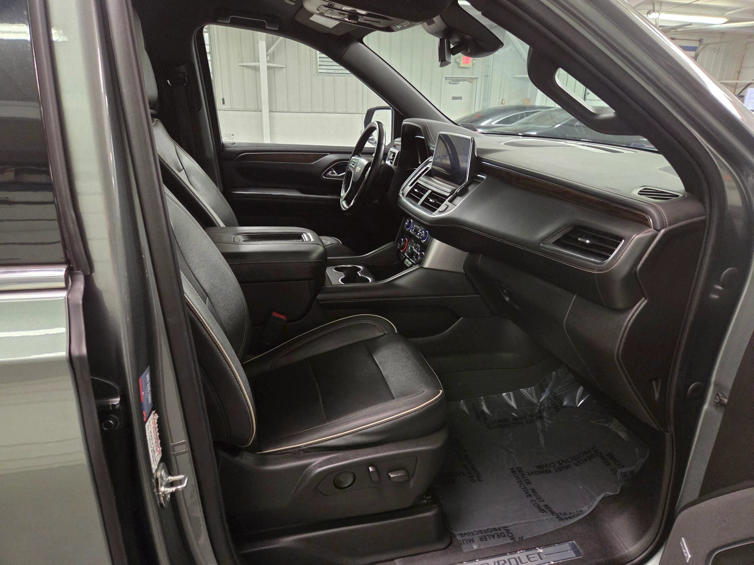 Used 2023 Chevrolet Suburban Premier RWD image 30
