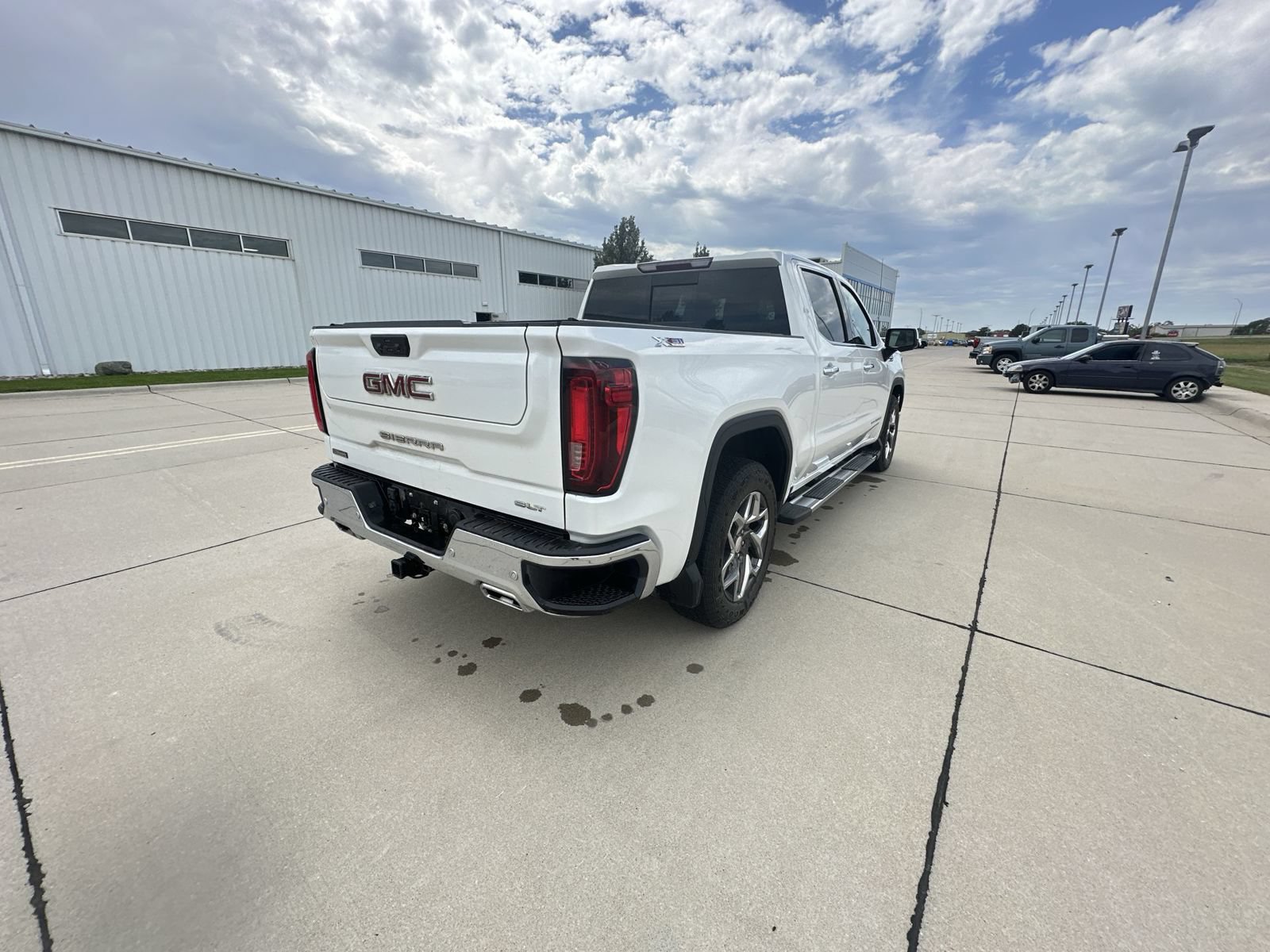 Used 2024 GMC Sierra 1500 SLT w/ SLT Premium Plus Package AWD/4WD image 12