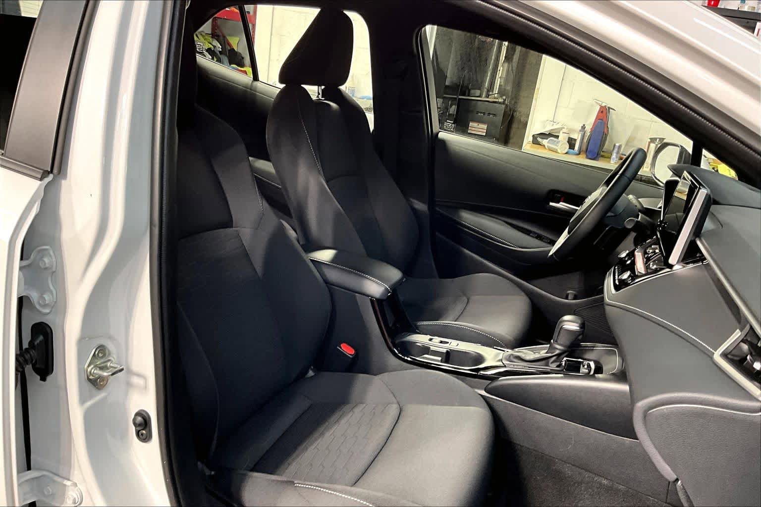 Certified 2025 Toyota Corolla SE FWD image 9