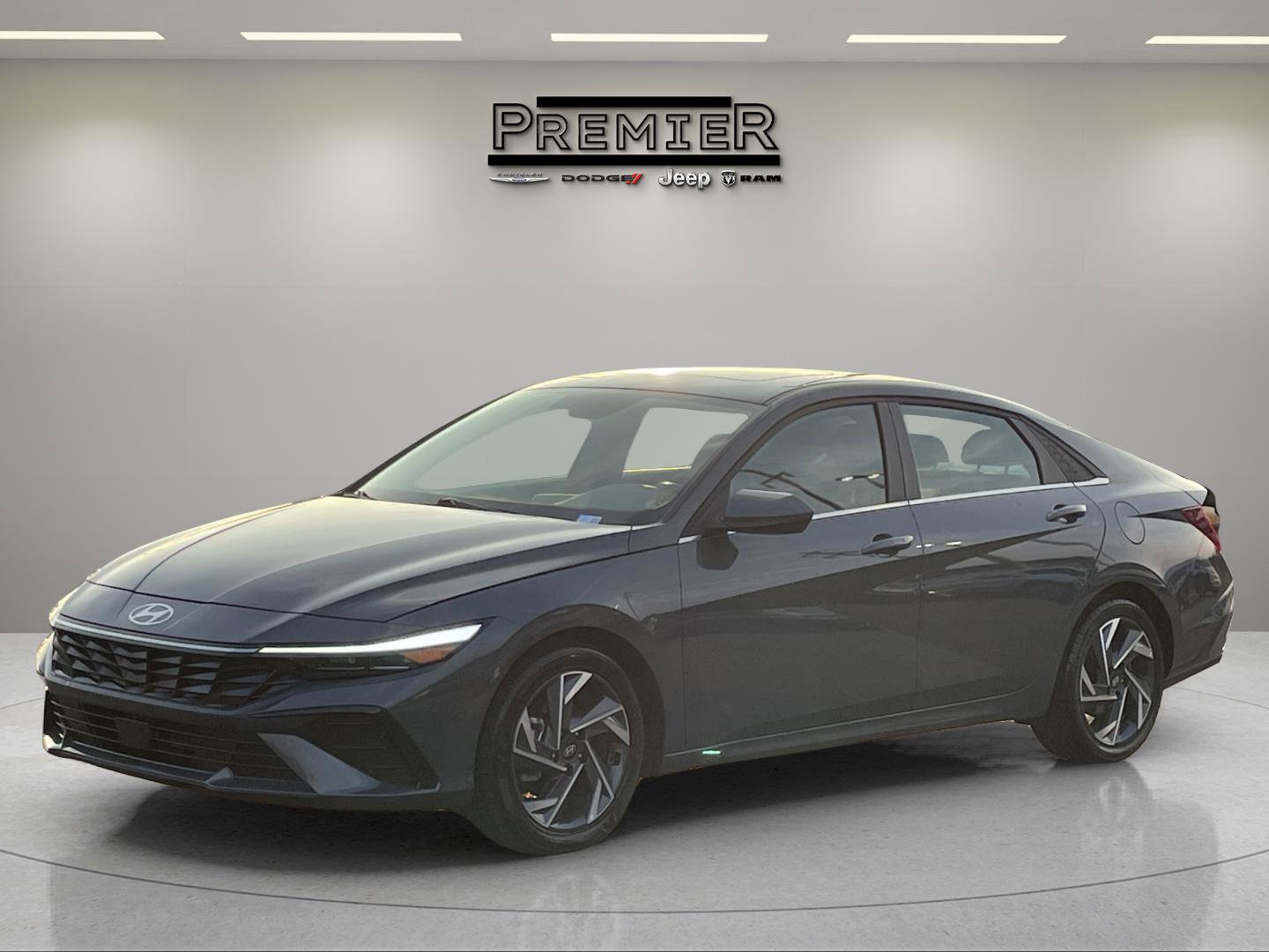 Used 2025 Hyundai Elantra SEL image 1