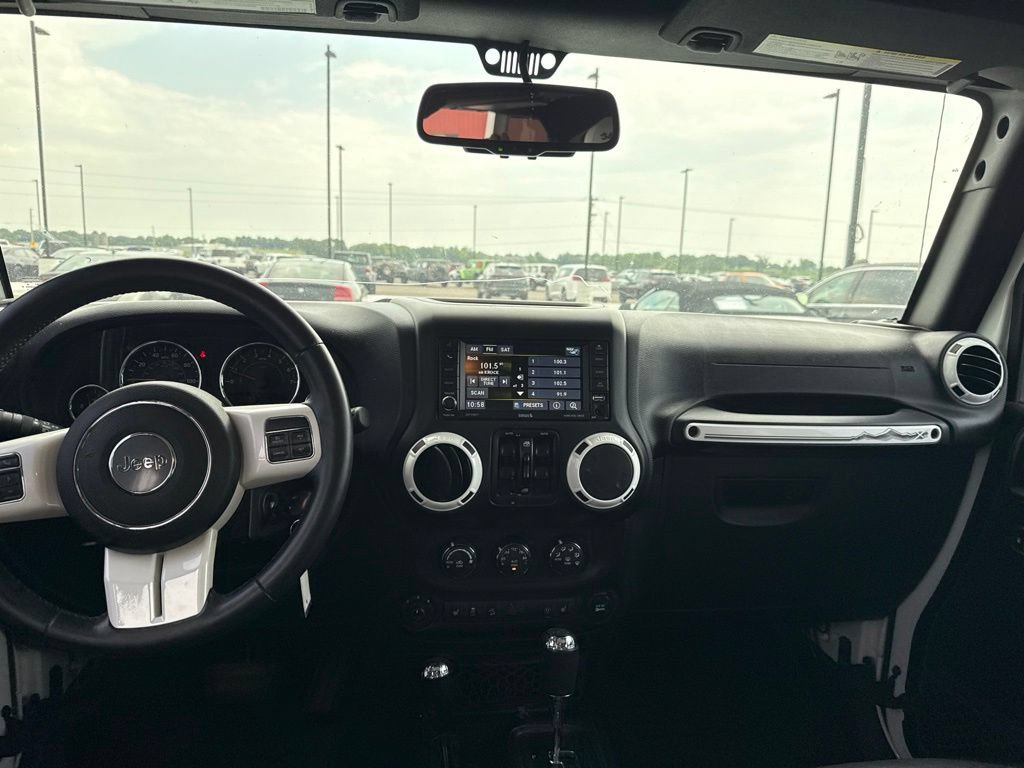 Used 2015 Jeep Wrangler Unlimited Sahara AWD/4WD image 10