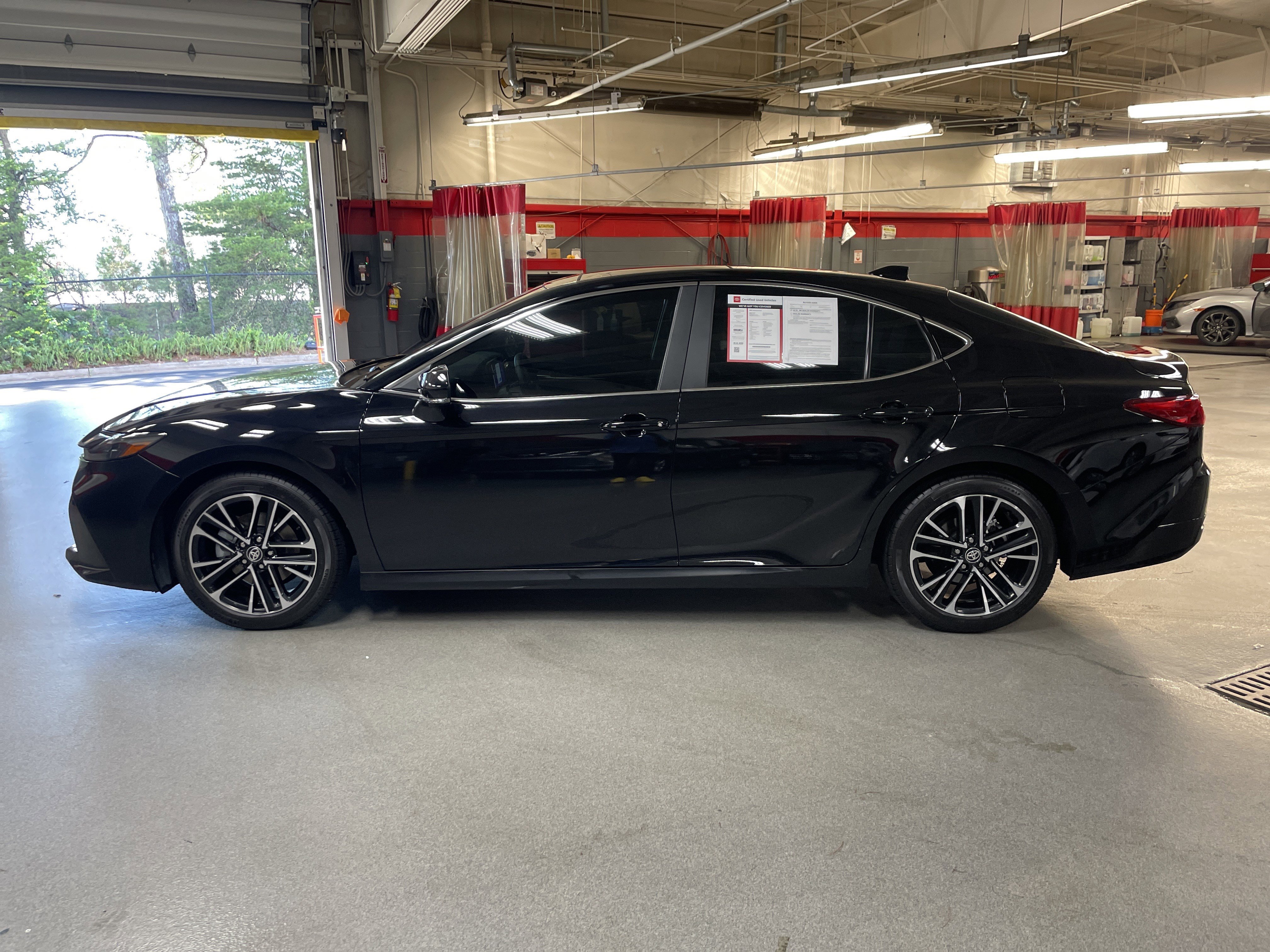 Used 2025 Toyota Camry XLE w/ Premium Plus Package FWD image 7
