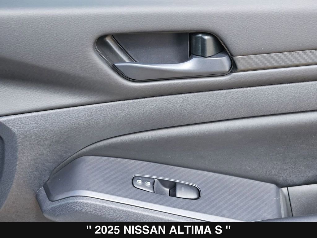 Used 2025 Nissan Altima 2.5 S FWD image 31