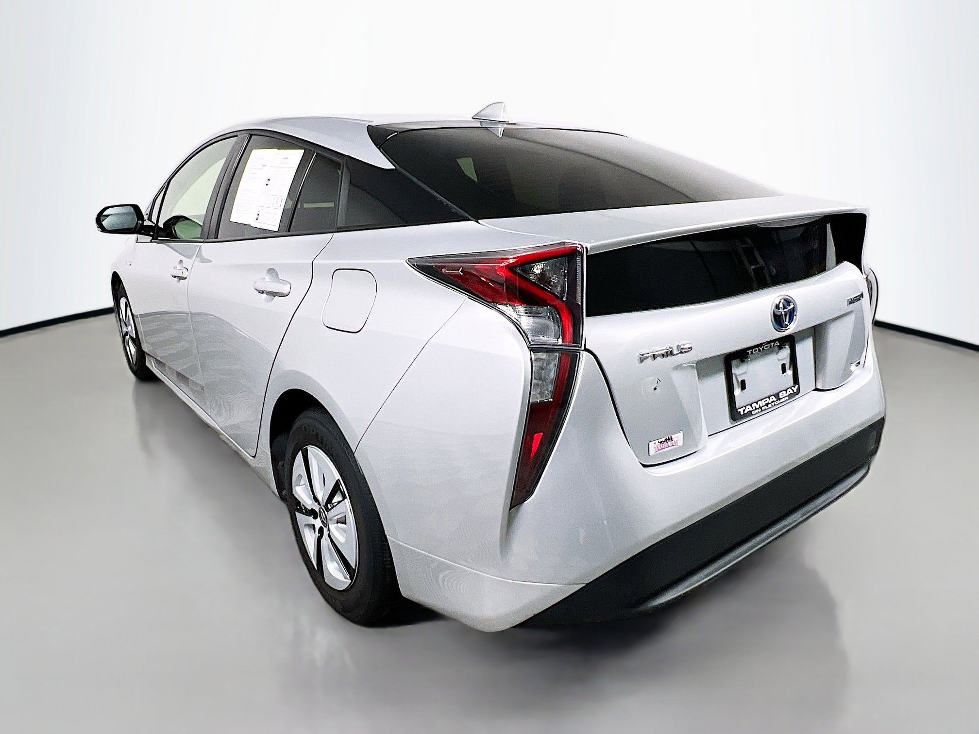 Used 2018 Toyota Prius Four image 8