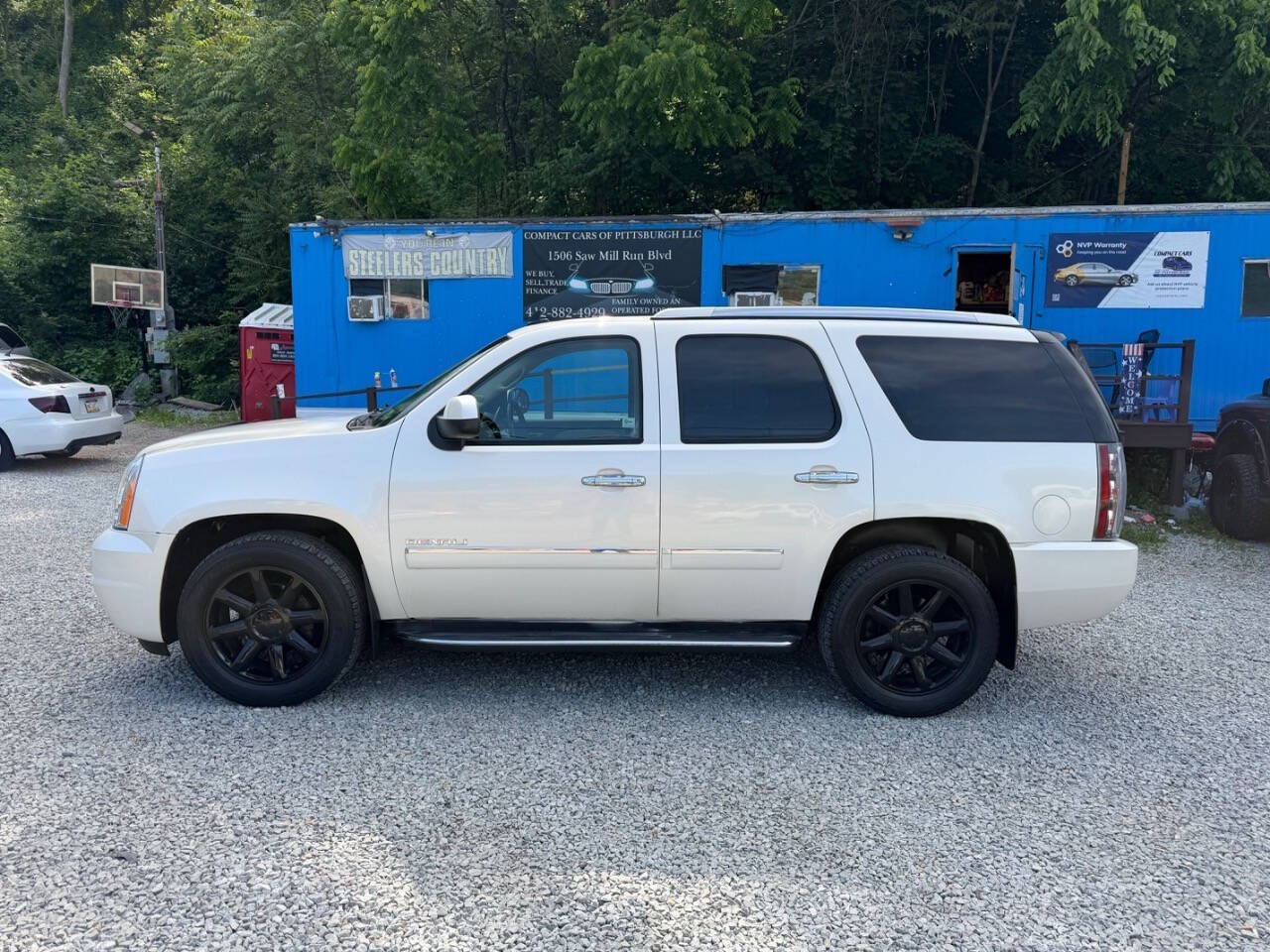 Used 2011 GMC Yukon Denali AWD/4WD image 2