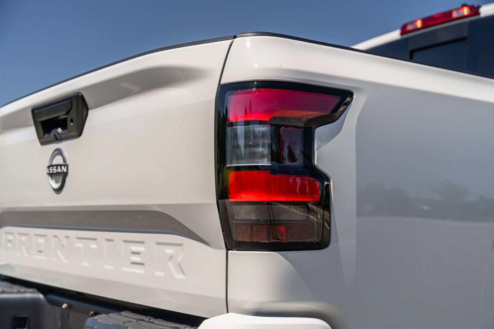 Used 2025 Nissan Frontier SV RWD image 14