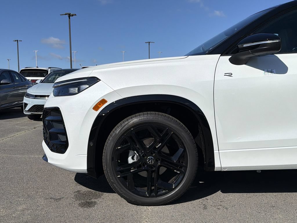 New 2026 Volkswagen Tiguan SE R-Line FWD image 9
