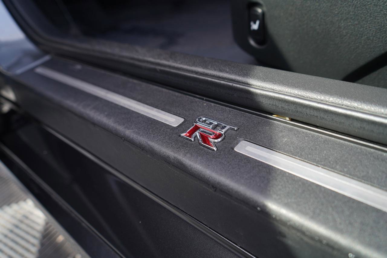 Used 2010 Nissan GT-R Premium image 19