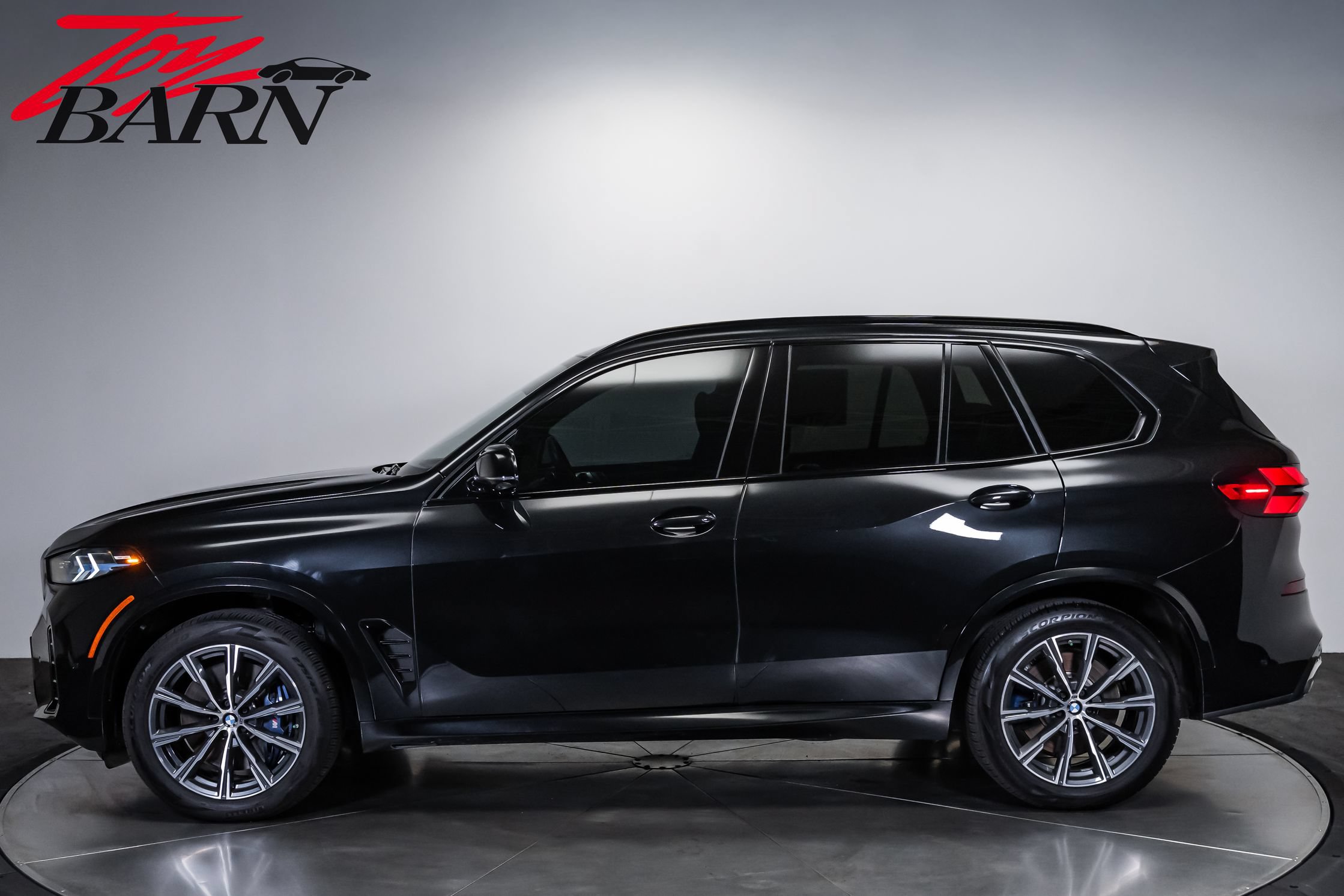 Used 2024 BMW X5 M60i w/ Climate Comfort Package AWD/4WD image 2