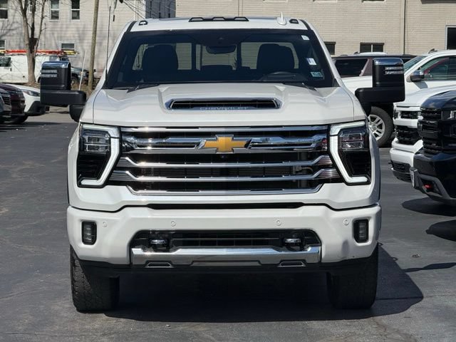 Used 2025 Chevrolet Silverado 2500 High Country w/ Technology Package AWD/4WD image 2