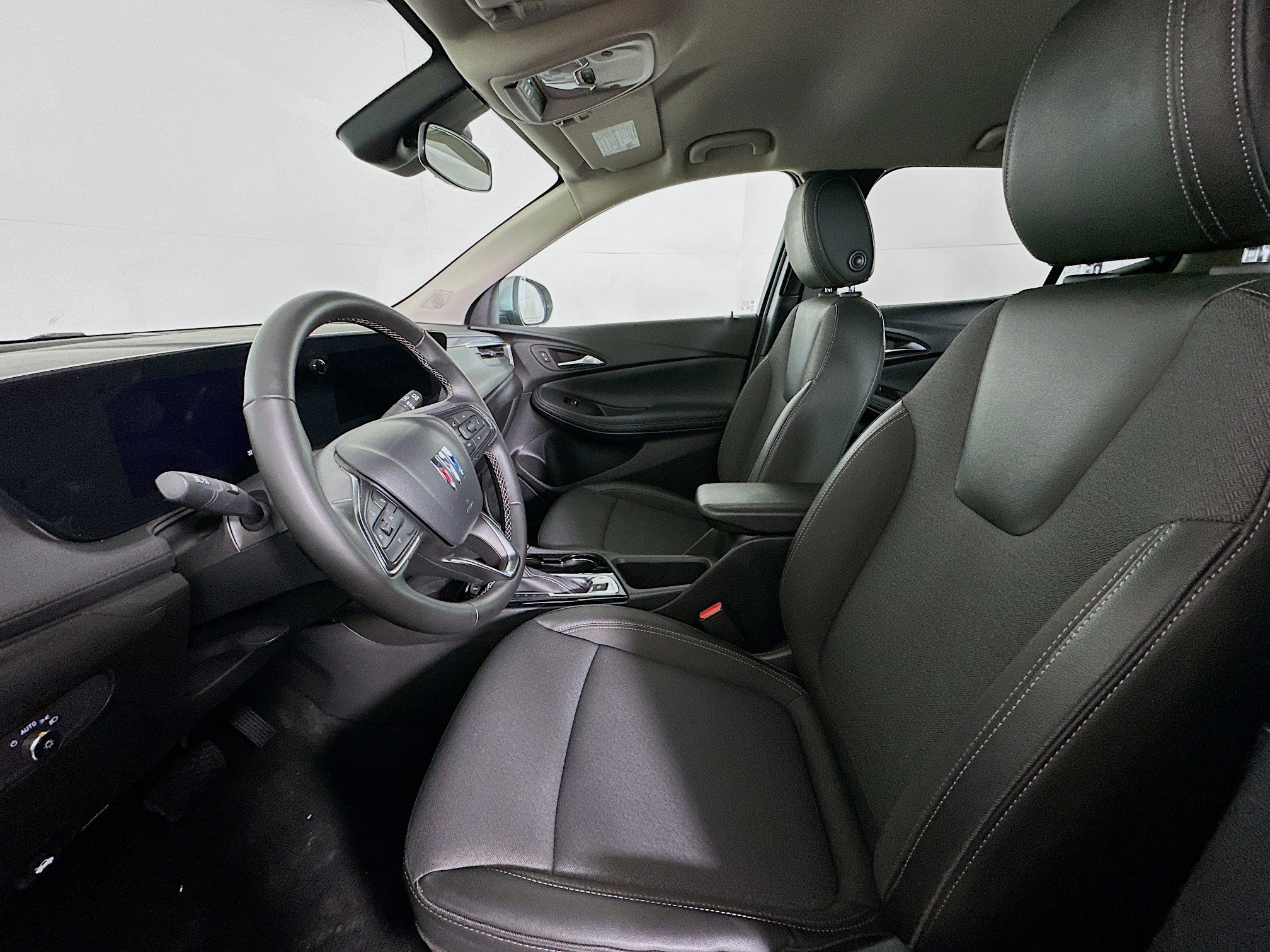 Used 2025 Buick Encore GX Preferred image 13