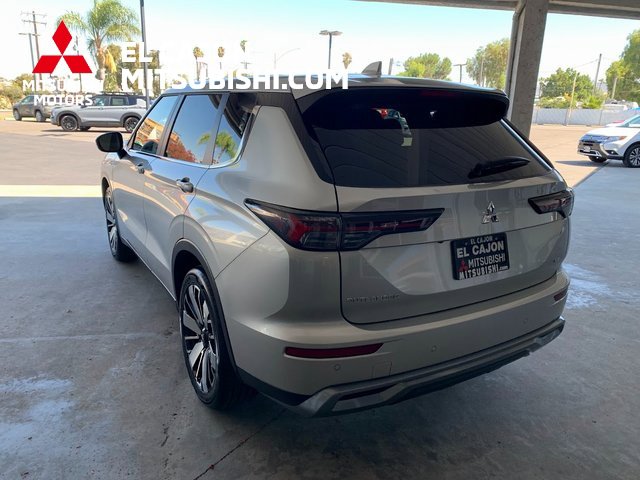 New 2025 Mitsubishi Outlander SE image 5