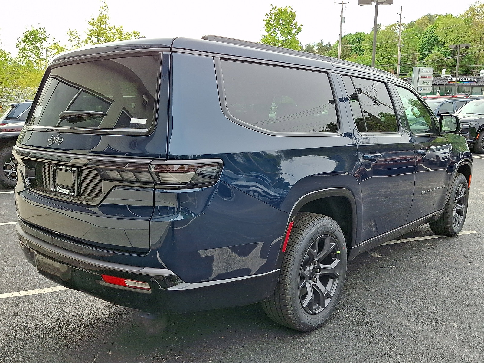 New 2026 Jeep Grand Wagoneer L Limited AWD/4WD image 3