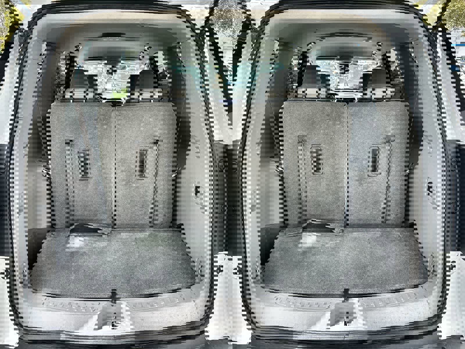 Used 2023 GMC Acadia SLE image 17