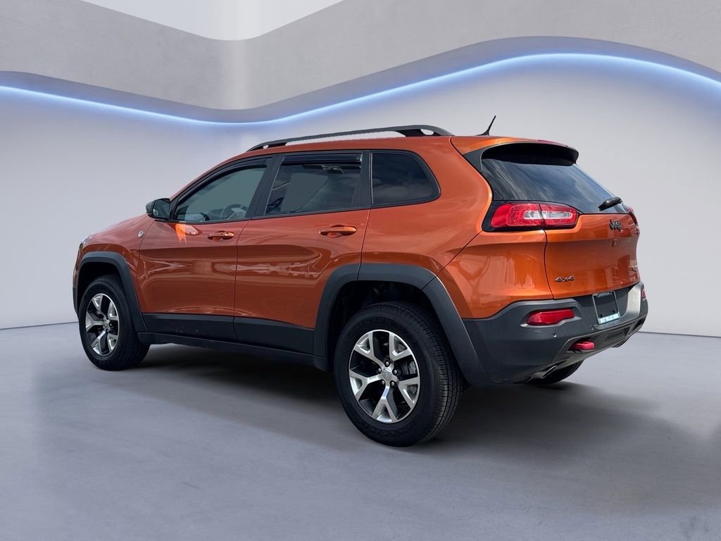 Used 2015 Jeep Cherokee Trailhawk w/ Comfort/Convenience Group AWD/4WD video 3