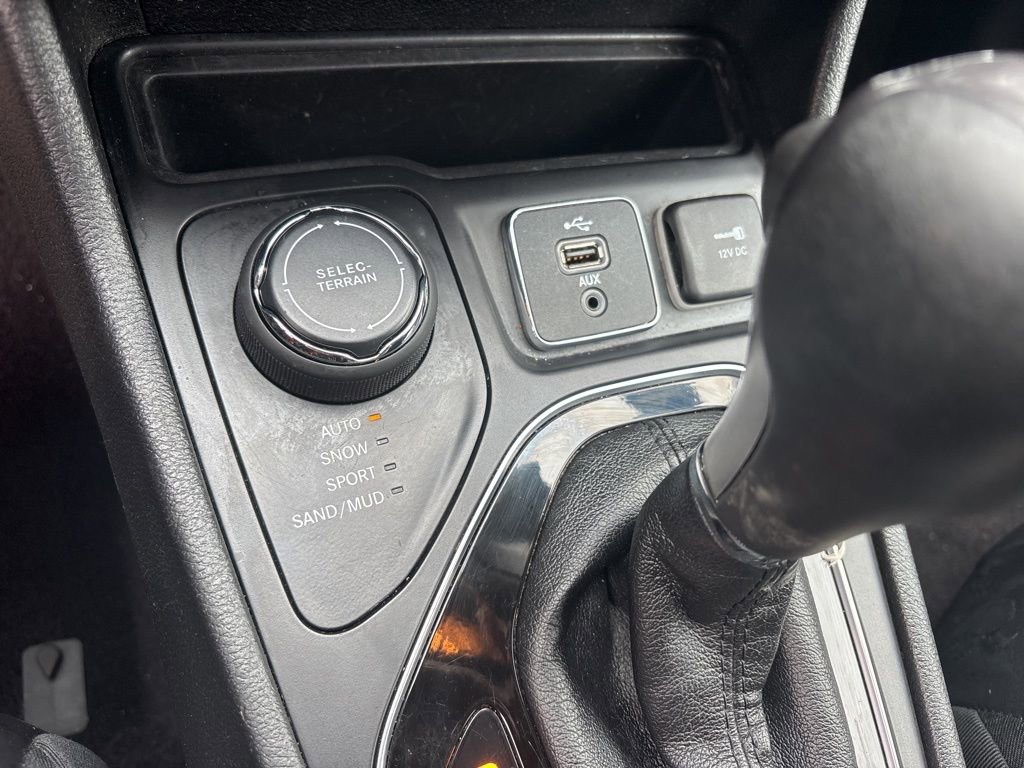 Used 2019 Jeep Cherokee Limited AWD/4WD image 21