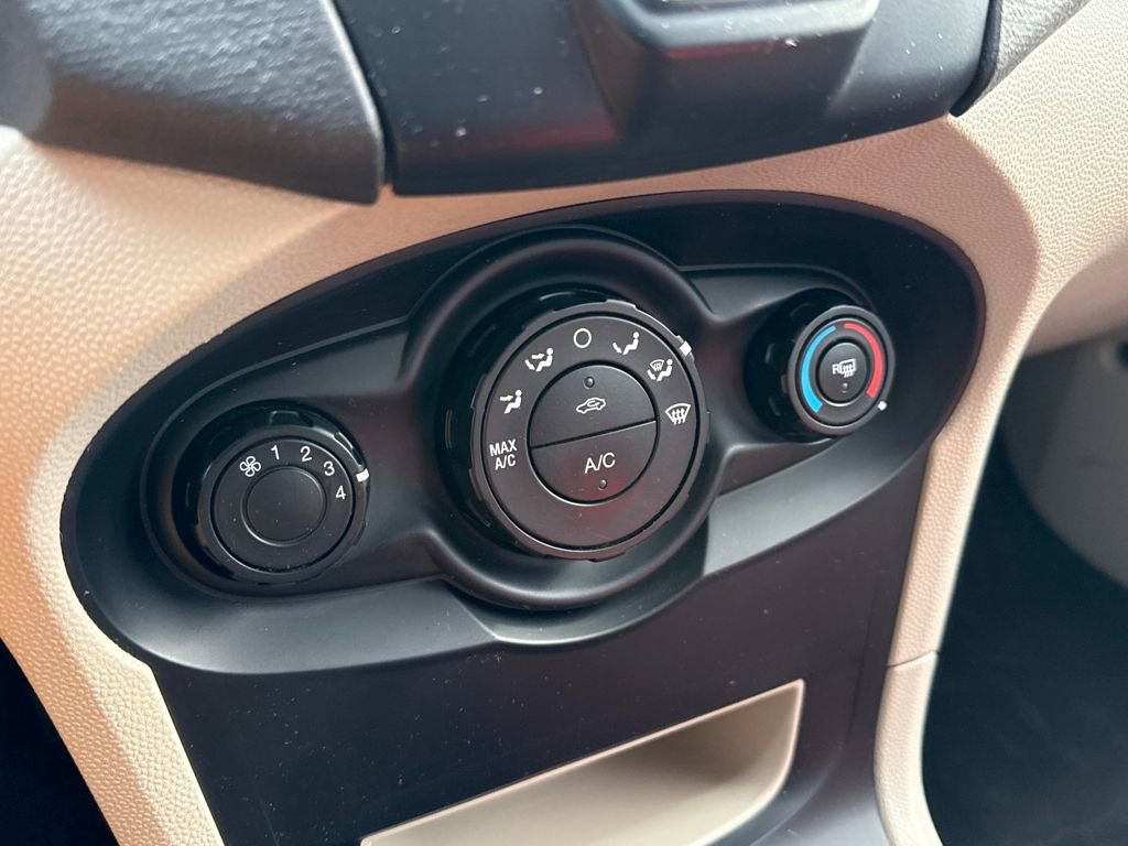 Used 2013 Ford Fiesta S image 18