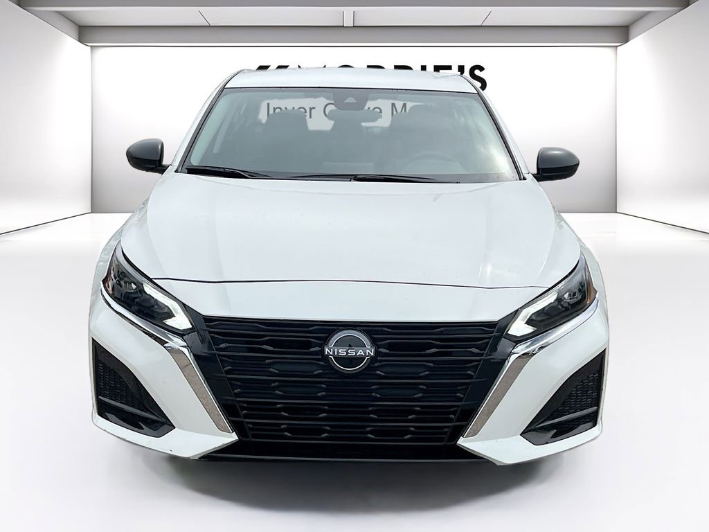 Used 2025 Nissan Altima 2.5 SV FWD image 2